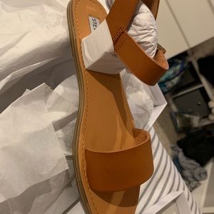 never worn Zone Steve Madden sandals